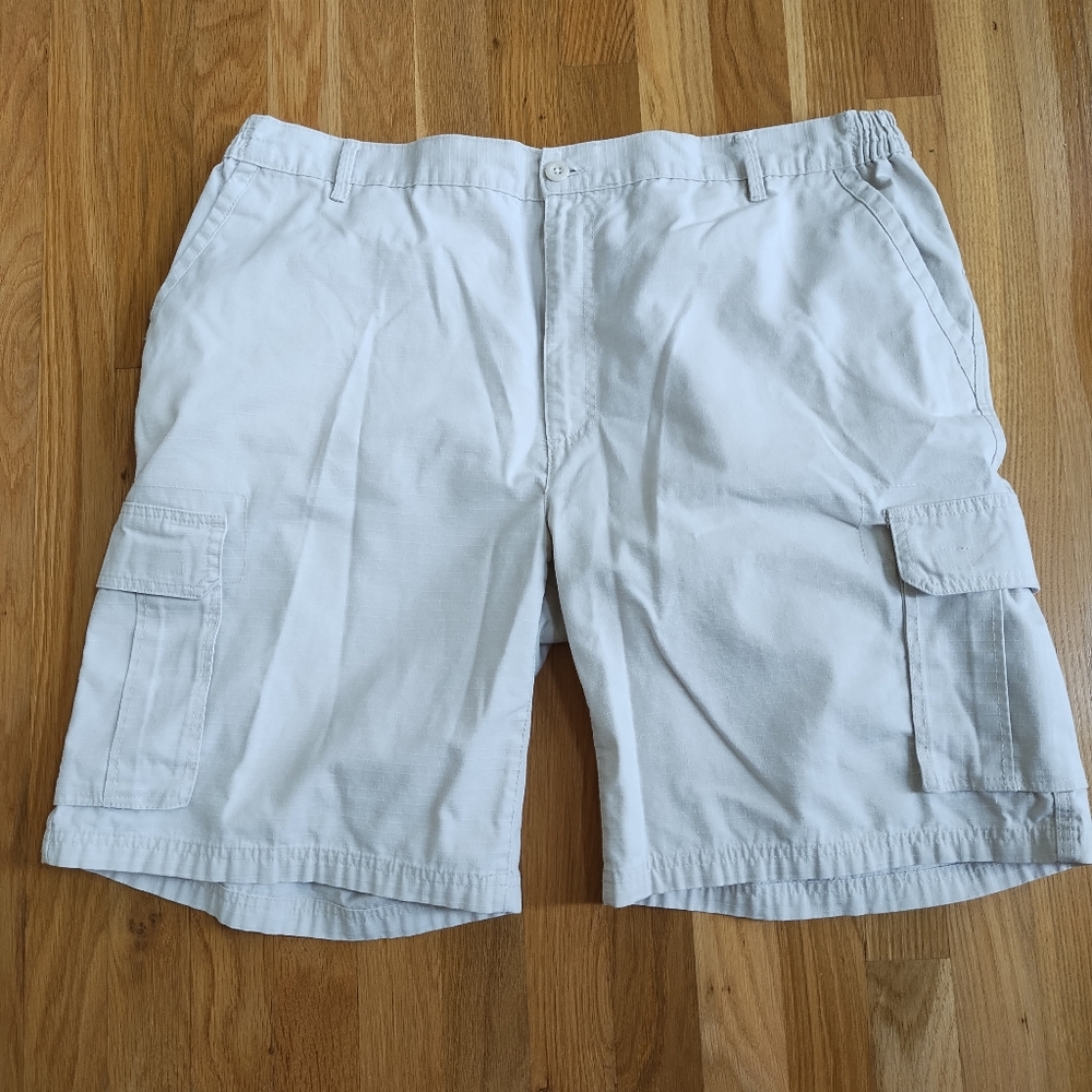 Stone Creek Men's Cargo Shorts Sand Color Waist:42 Inseam:9